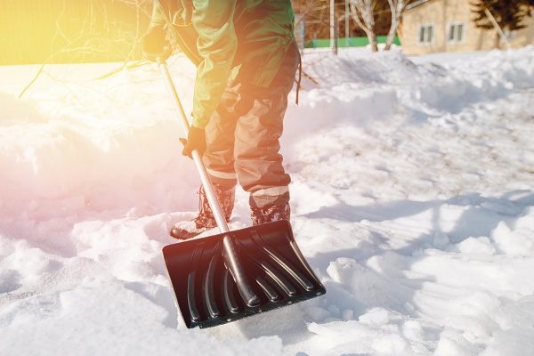  Warum gibt es so viele Herzinfarkte beim Schneeschaufeln?